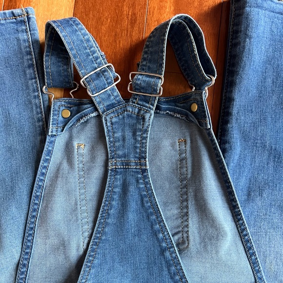 Girl’s Denim Levi’s Overalls - Picture 3 of 8
